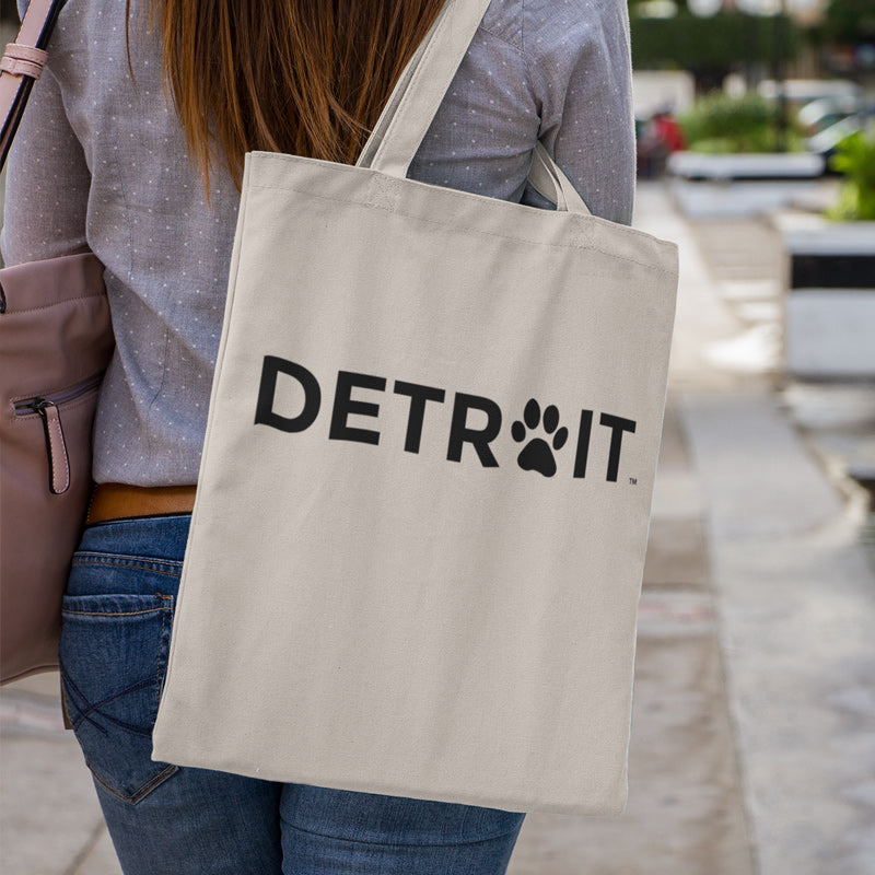 canvas-tote-bag-mockup-over-a-woman-s-shoulder-a11492