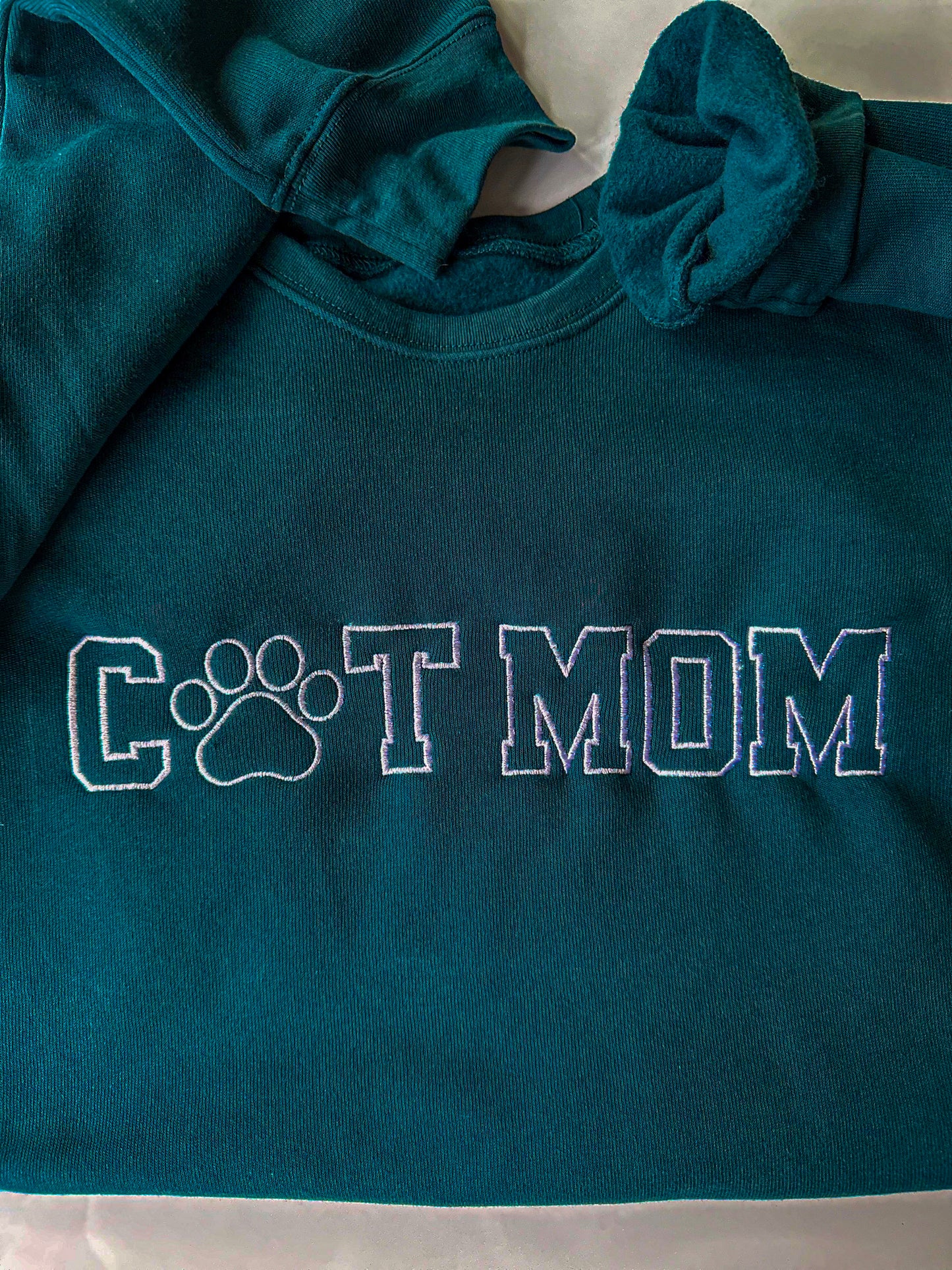 Embroidered Dog Mom - Women's Crew Neck Sweatshirt
