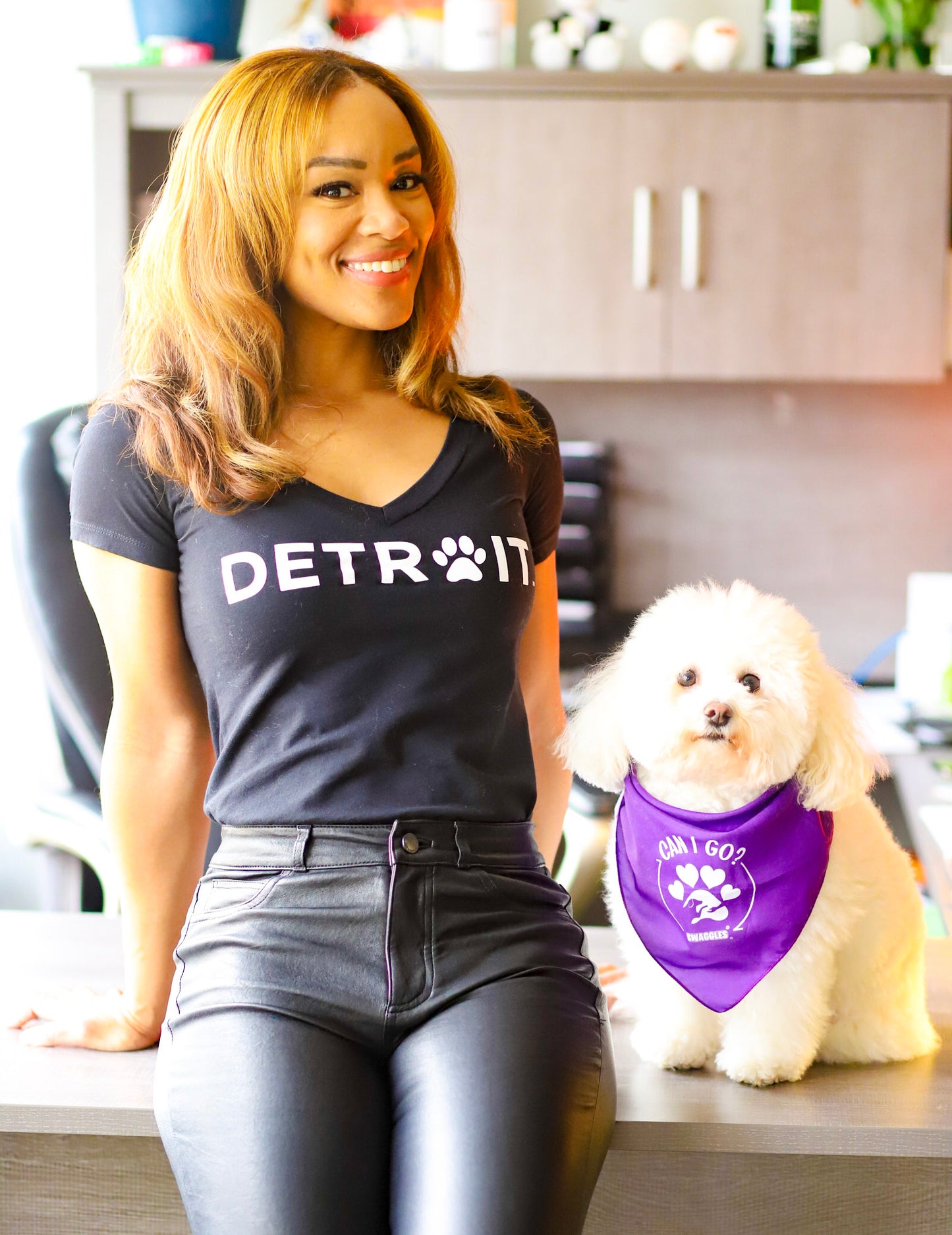 Detroit Women's V-Neck - Black